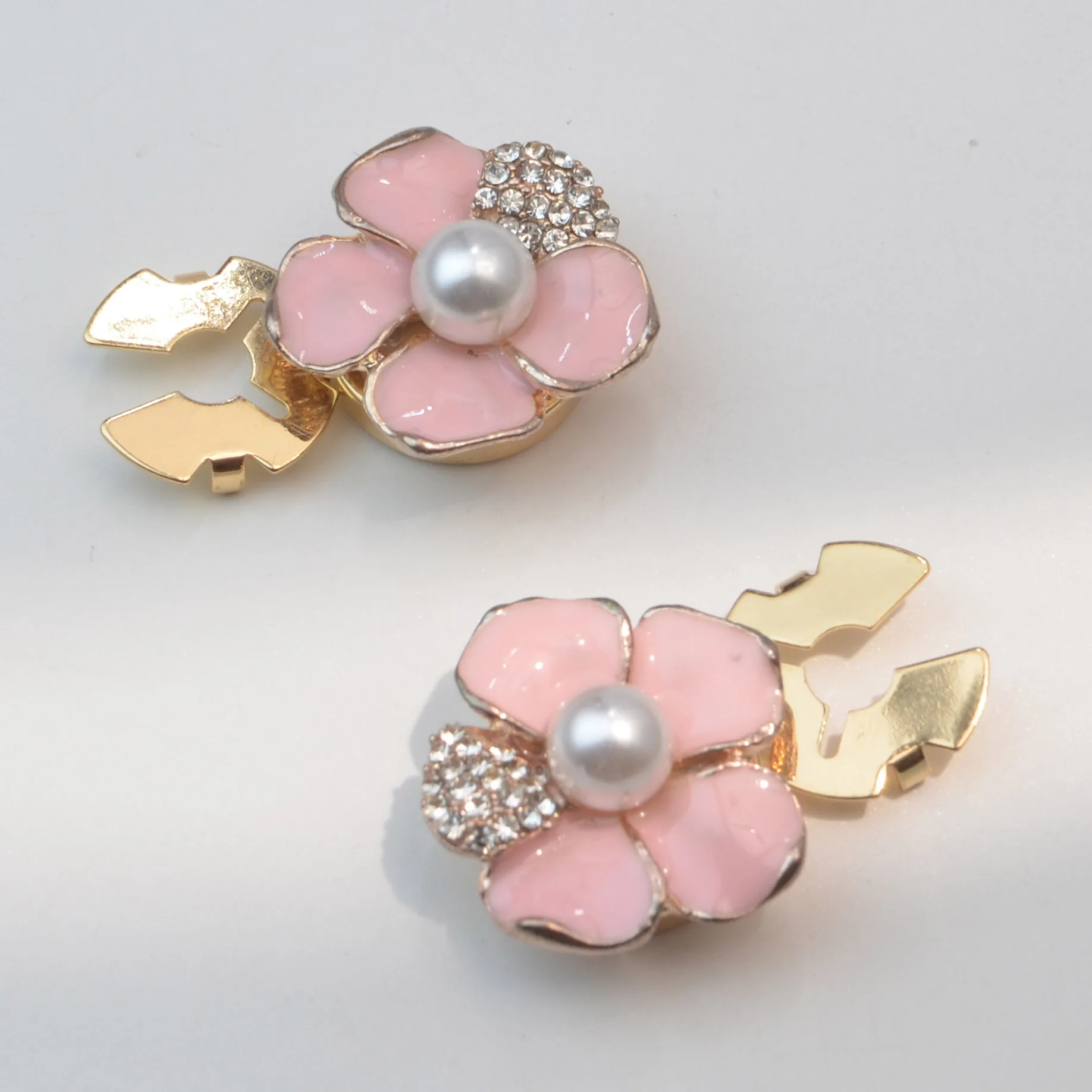 Retro Pink Enamel Pearl Cufflinks Retro Elegant Fashion Cufflinks and Accessories Banquet Party Dress Shirt Cufflinks