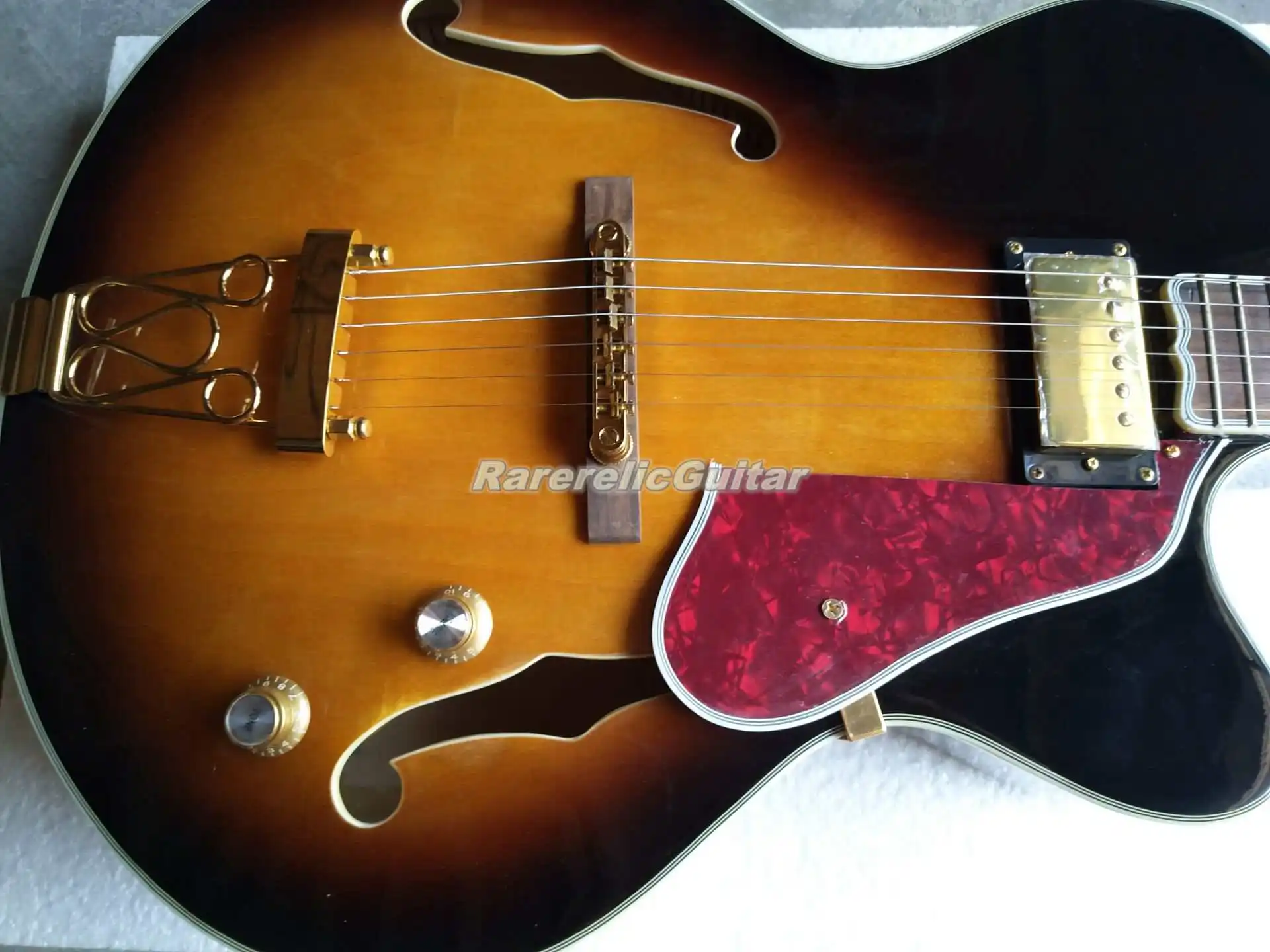 Vintage Sunburst Semi Hollow Body I5 Jazz Electric Guitar Double F Holes Trapezoid Tailpiece Red Turtle Pickguard Gold Hardware