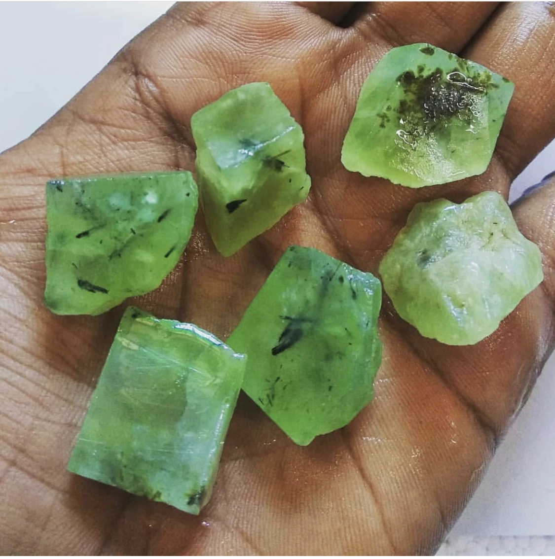 Natural Prehnite Raw Stones Rough Green Grape Quartz Crystal Healing Gemstone Mineral Specimen Home Decoration