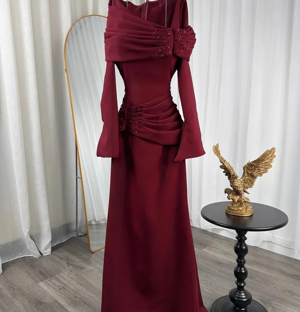 Abito da ballo elegante personalizzato con spalle scoperte Abito da sera per festa di nozze con perline bordeaux Abiti da cerimonia lunghi fino al pavimento