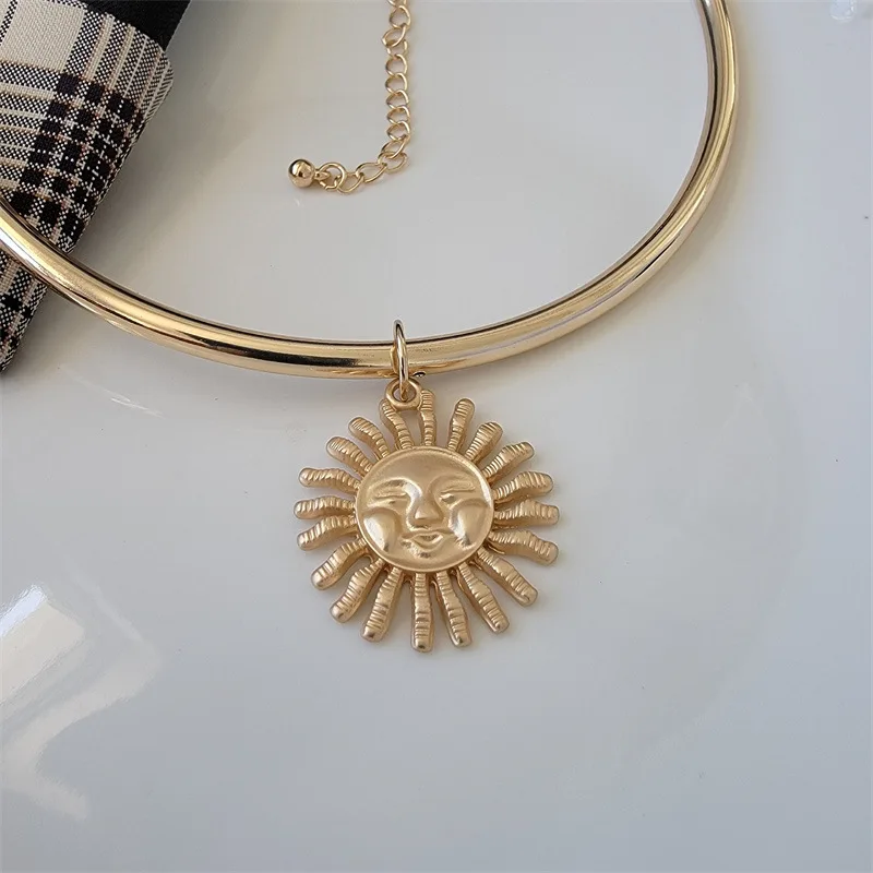 1PC Bohemia Vintage Metal Sun Moon Smile Necklace Choker For Women Punk Gothic Gold Color Sun Face Necklace Jewelry