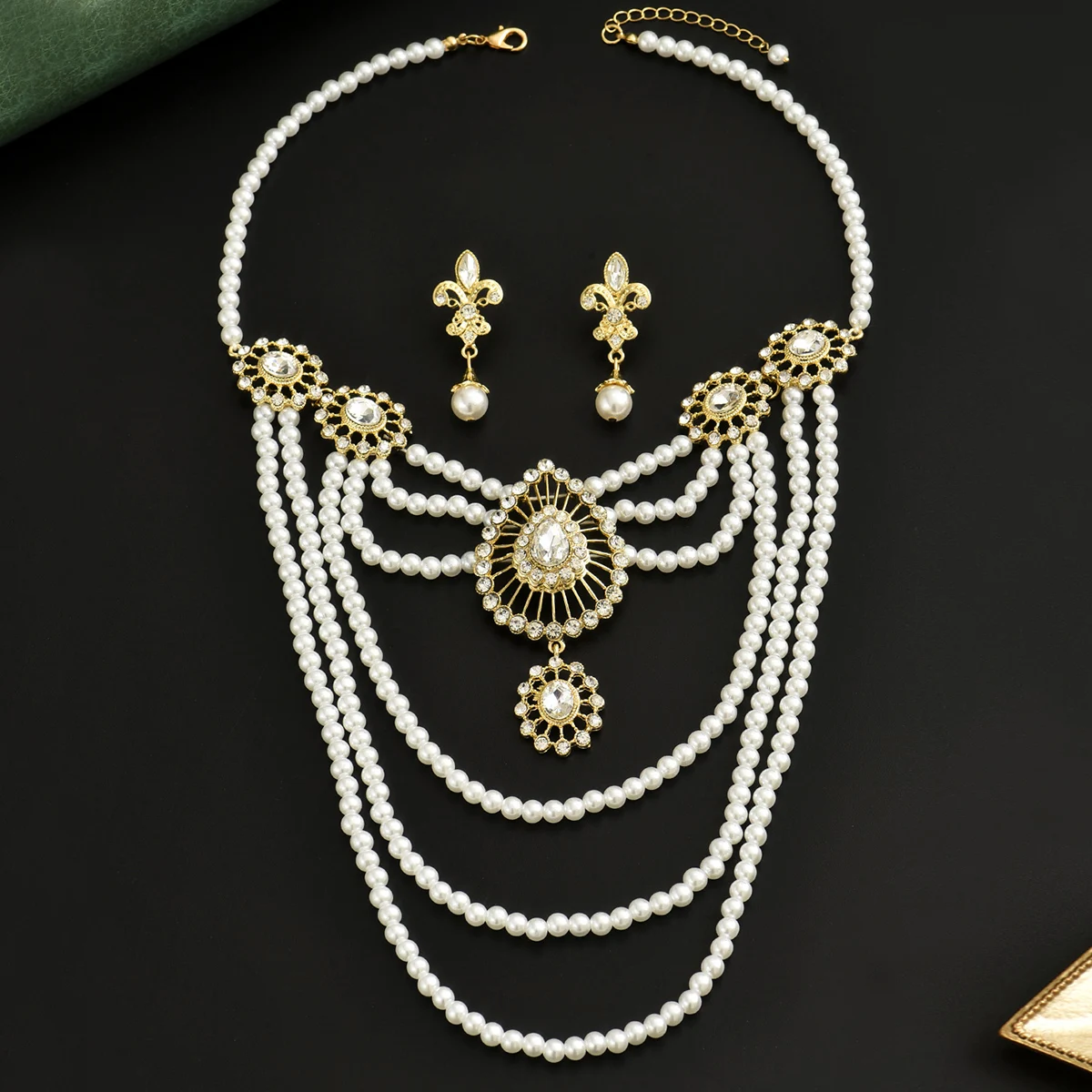 الرجعية المحكمة نمط اليدوية مطرز متعدد الطبقات تصميم قلادة مع زهرة على شكل قلادة طقم من الحلقان كمجموعة من المجوهرات 2 قطعة