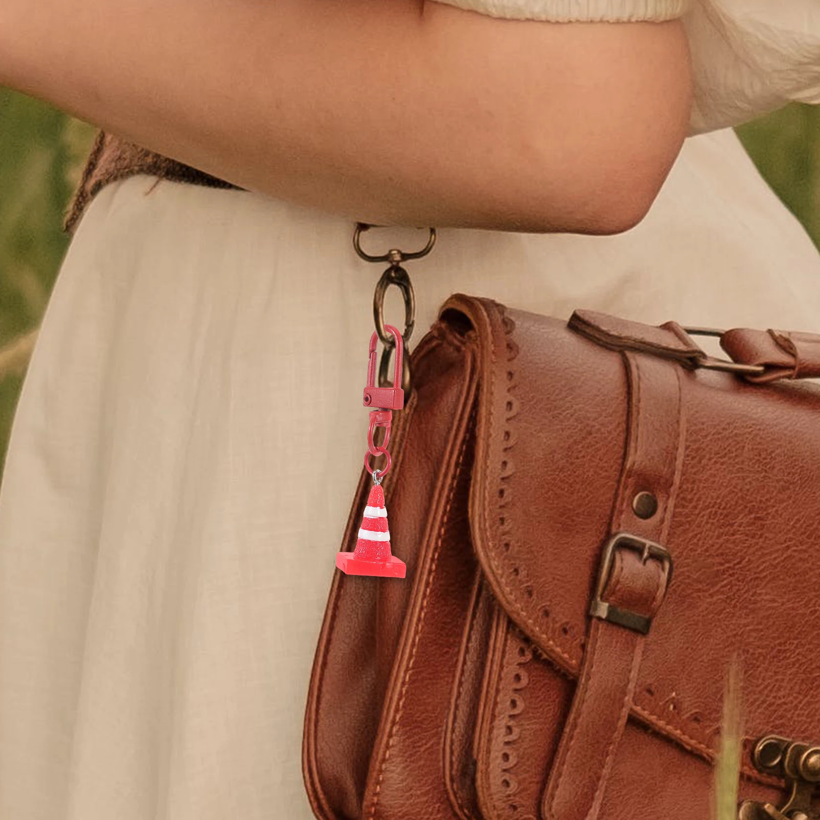 

Resin Traffic Cone Pendant Keychain Orange Cones Novelty Creative Ring Construction Party Favors Kids Bags Mini Cones