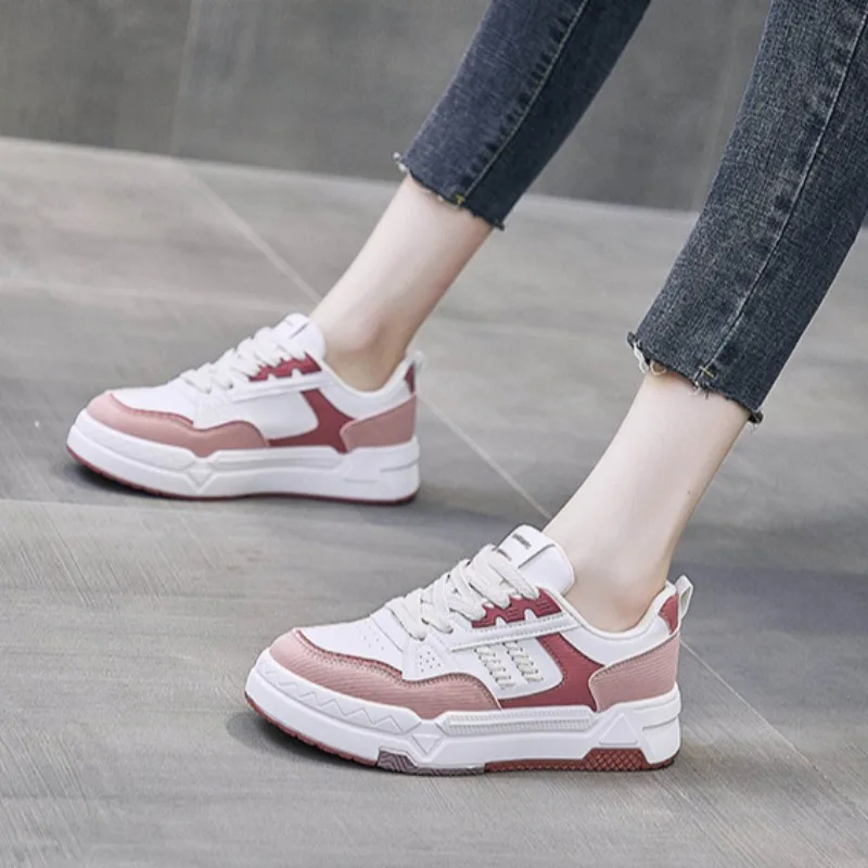 Sepatu wanita Sneakers kasual merek mewah kualitas tinggi untuk wanita sepatu wanita diskon besar-besaran sepatu putih kecil Chunky sepatu olahraga Flat Mujer