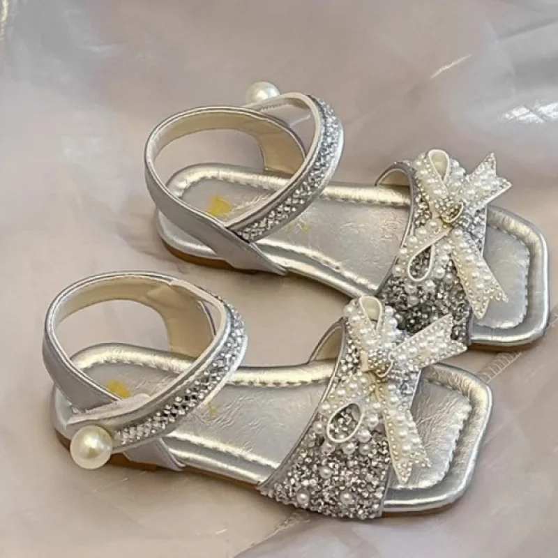 

Летние сандалии из искусственной кожи для девочек, роскошные сандалии с кристаллами и жемчугом, модные сандалии для девочек, обувь для дня рождения, принцесса.