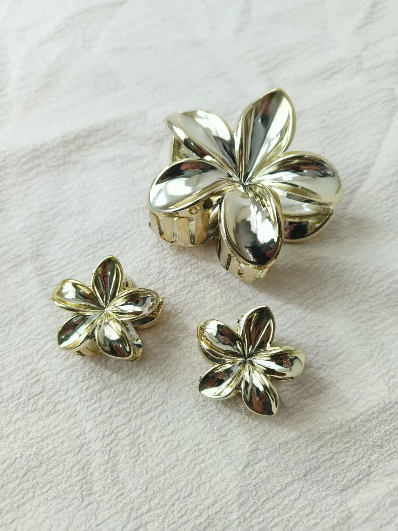 3 قطع من مخالب الشعر على شكل زهرة ذهبية أنيقة بأحجام مختلفة للنساء والفتيات وإكسسوارات الشعر اليومية والحفلات