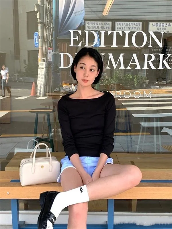 

New 2025 Glossy Leather Women's Bag Bowling Bag Boston Bag oulder Crossbody Handbag Single Handle Korean Sle Medium Softn