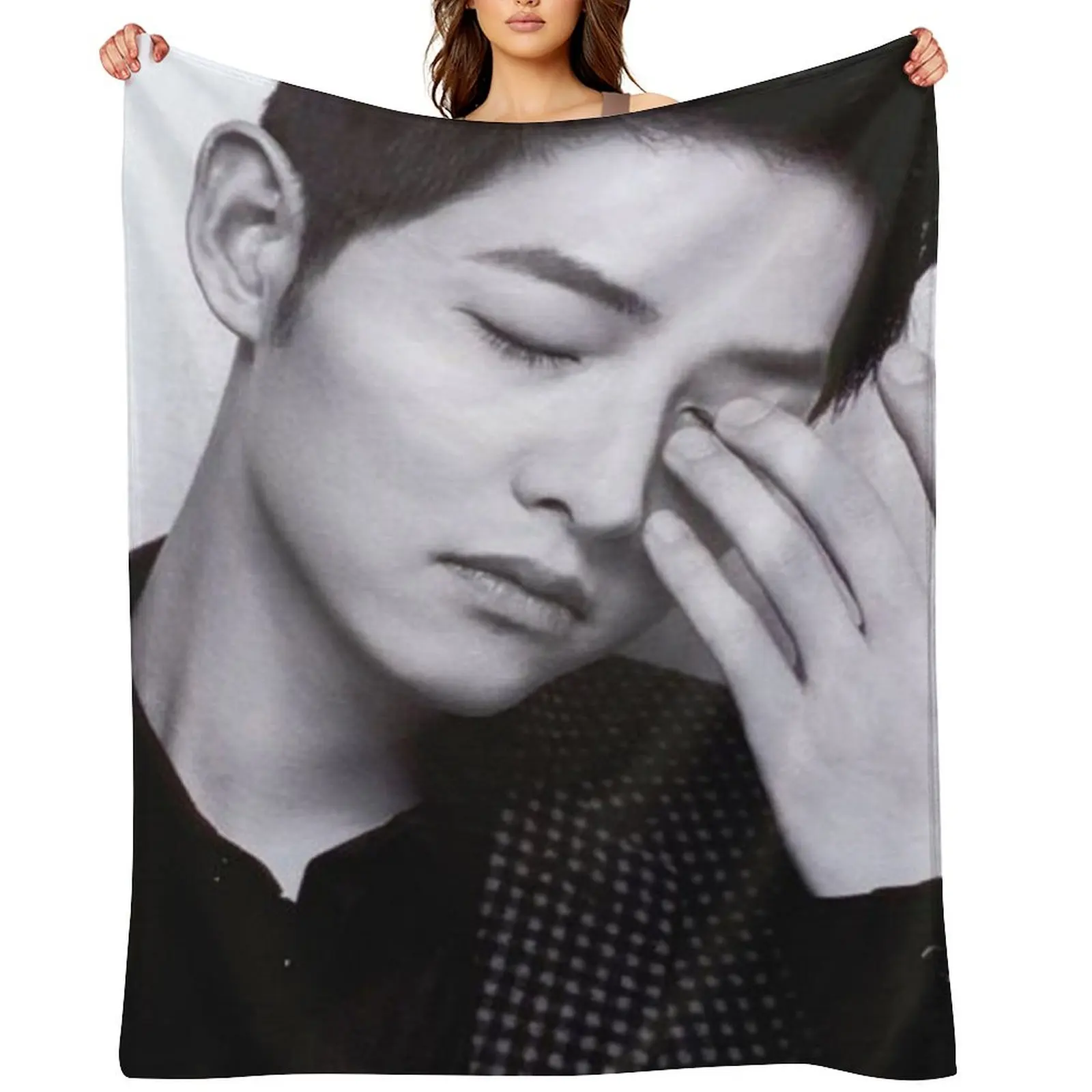 Song Joong Ki Throw…