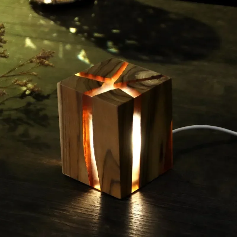 Luz de ambiente creativa para campamento al aire libre, lámpara agrietada de escritorio para dormitorio, adorno de resina epoxi, madera maciza, luz LED decorativa nocturna