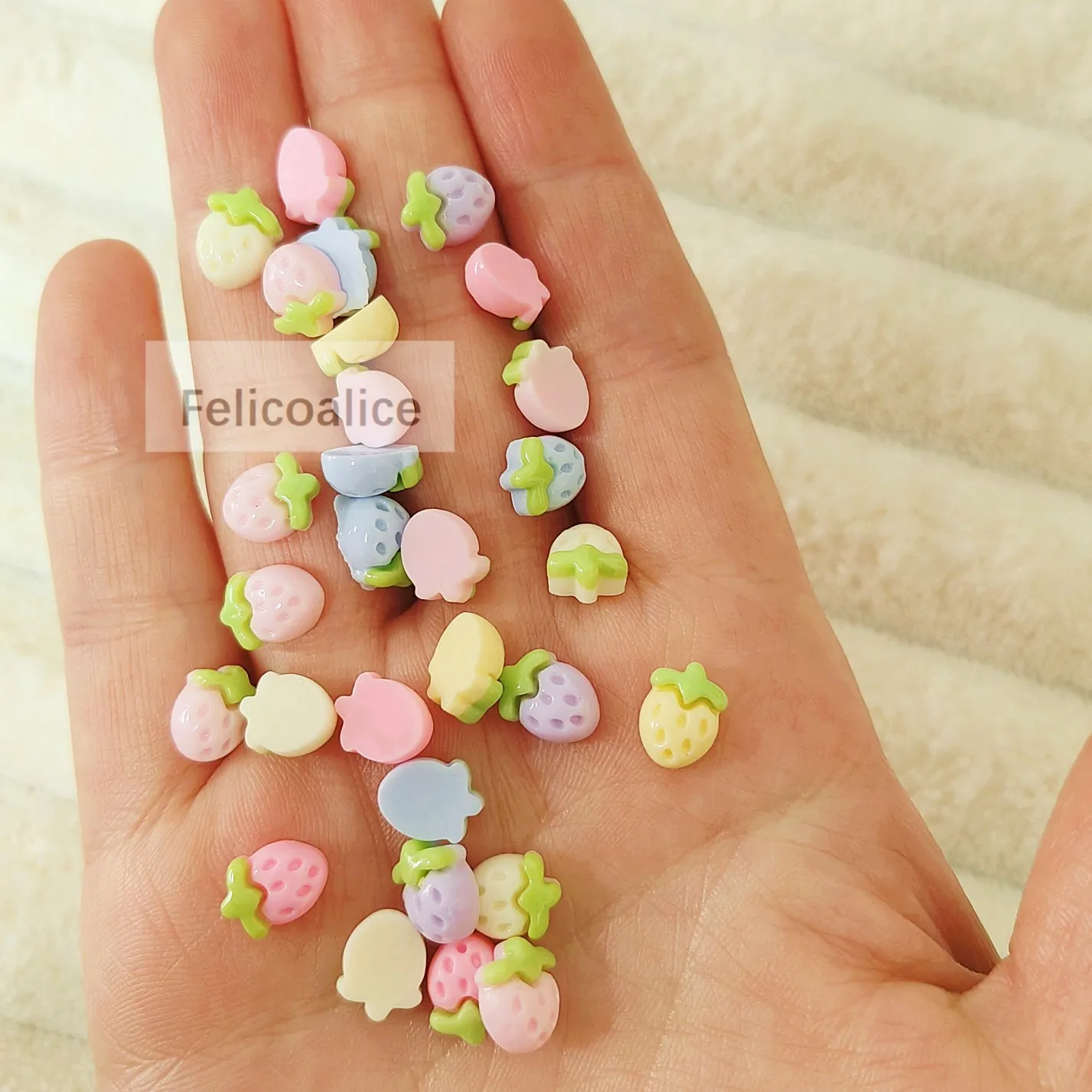 30Pcs New Cute Resin Mini Small Strawberry Flower Flat Back Ornament Jewelry Making Manicure Hair Wear Accessories 7mm*9mm view 3