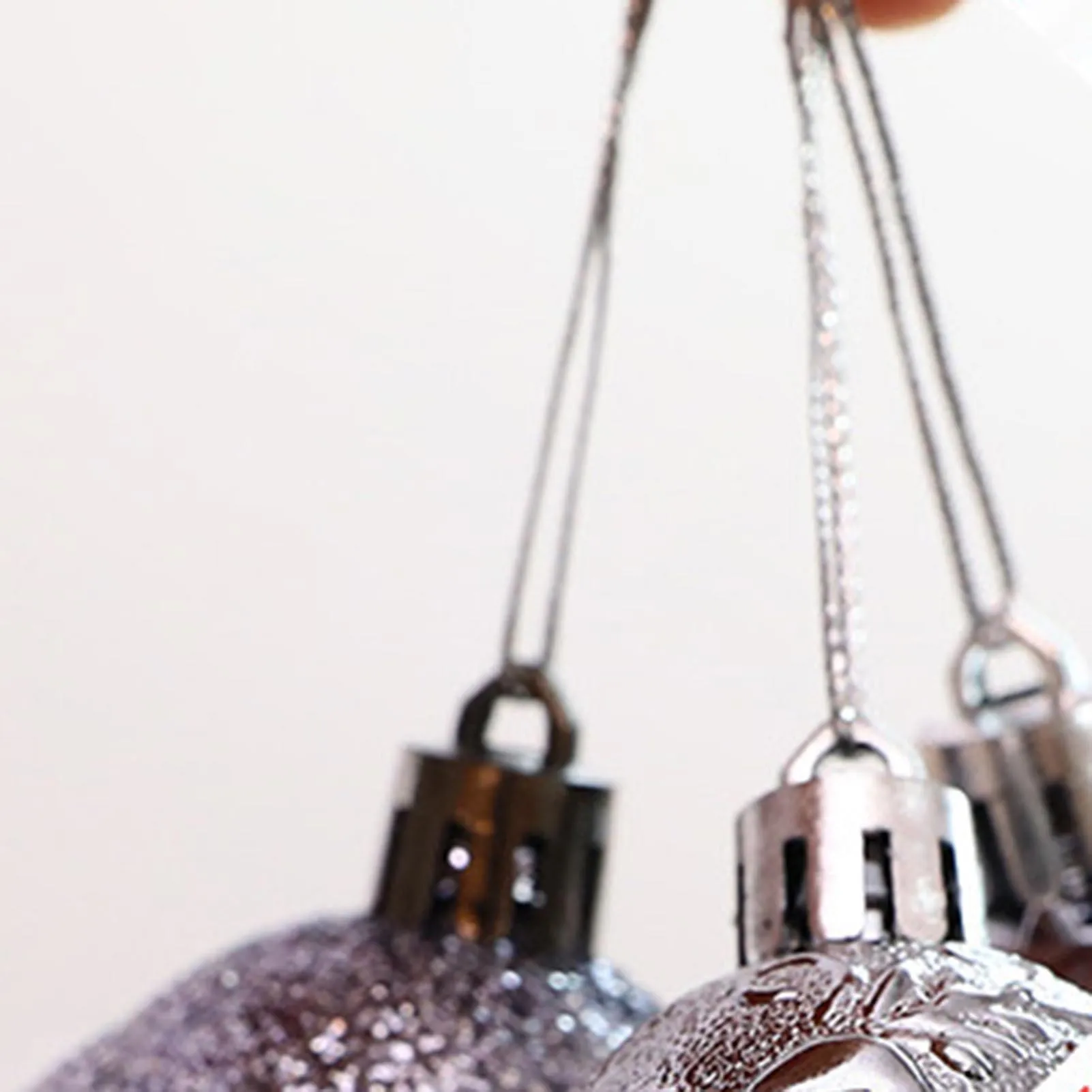 

12pcs 4cm Christmas Ball Pendant Glitter Solid Color Plastic Ball Pendant For Home Shop Market Navidad New Year Decorations 2025