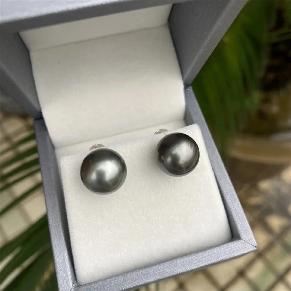 

A pair of Tahitian black pearl earrings, AAAA9-10mm 10-11mm natural pearls, 925s