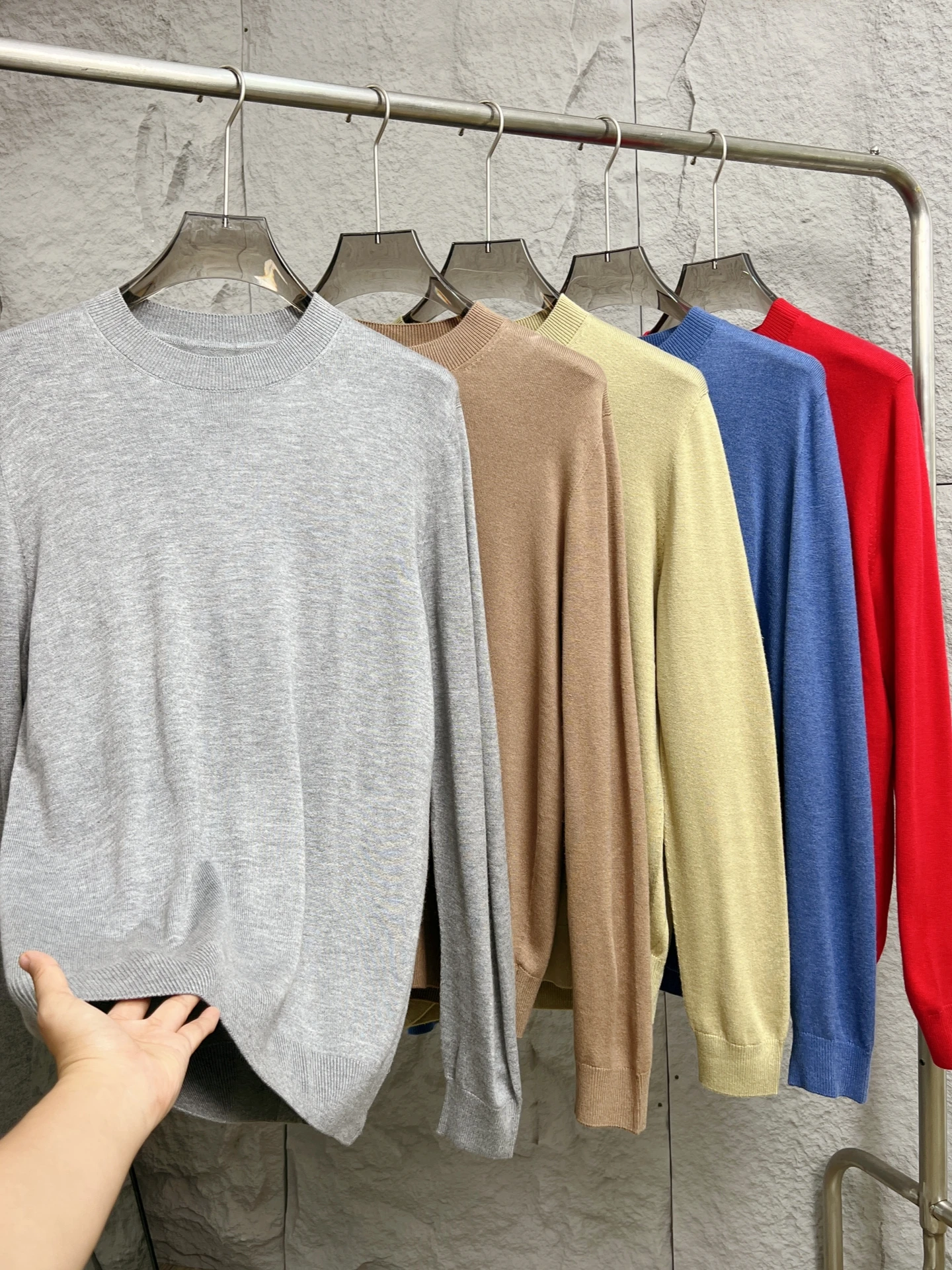 

Men's Pure Color Knitted Sweater Elastici Mixed Silk Woolen Casual Winter Faion Soft Skin-friendly round Ne Warm Top