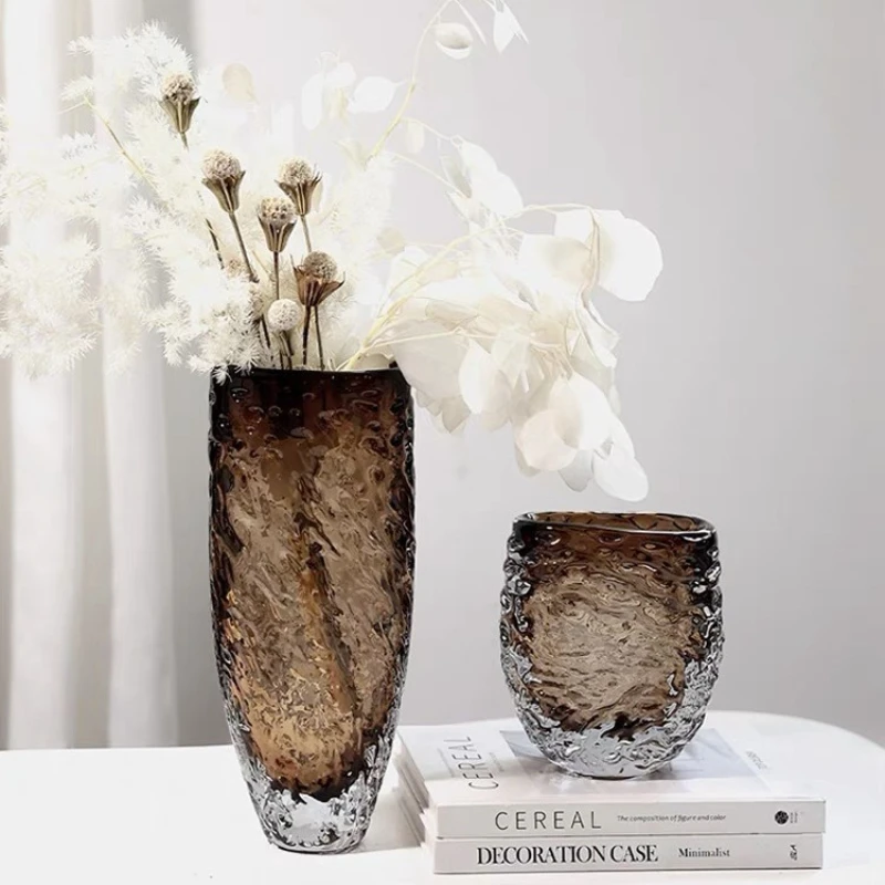 The water pattern gradually changes glazed flower arrangement in living room and high-end coffee table