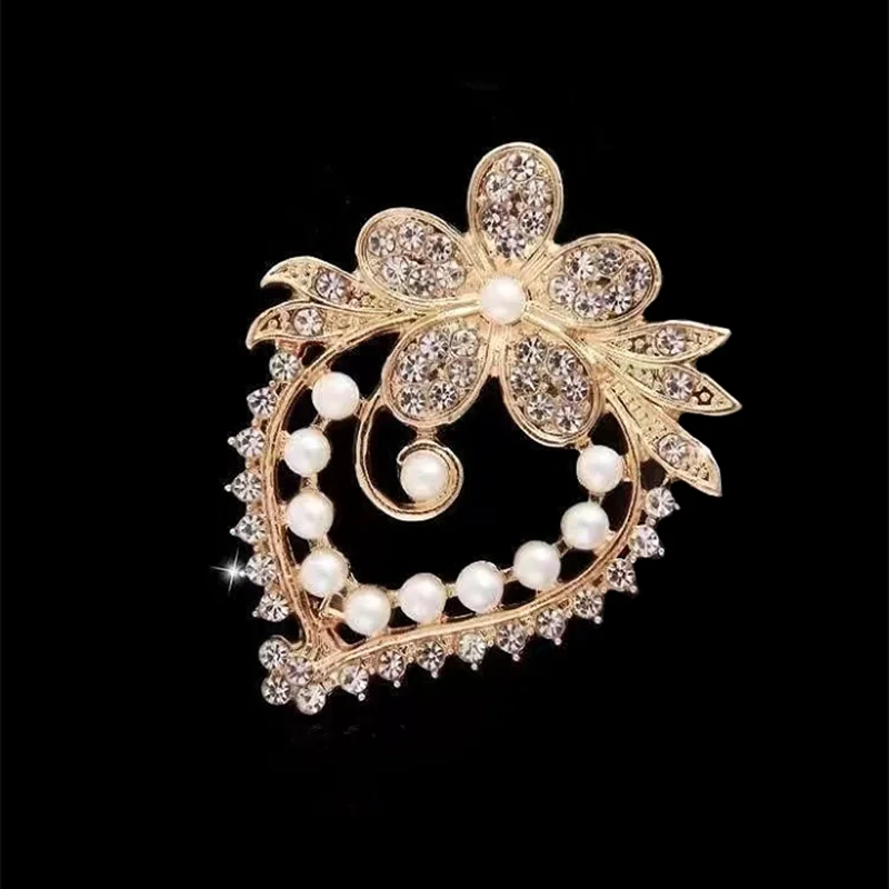 Luxury Crystal Flower Brooches For Women Imitation Pearl Heart Brooch Pin Fashion Jewelry Dress Suit Accessories Wedding Gift