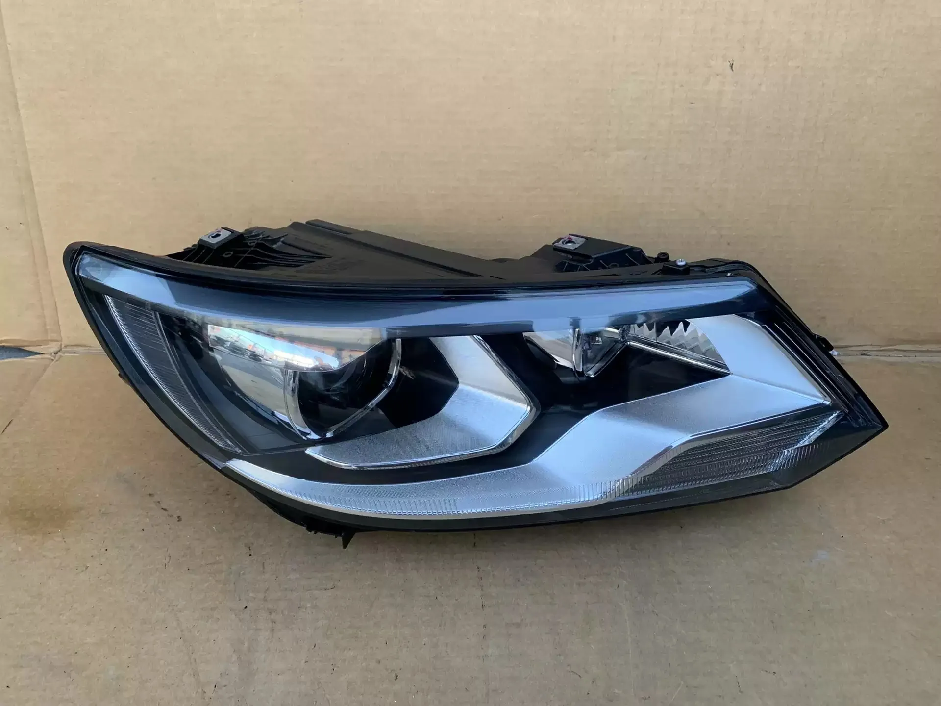 Car Front Headlight Head Lamp for Volkswagen vw Tiguan DRL Daytime Running Light Turn Signal