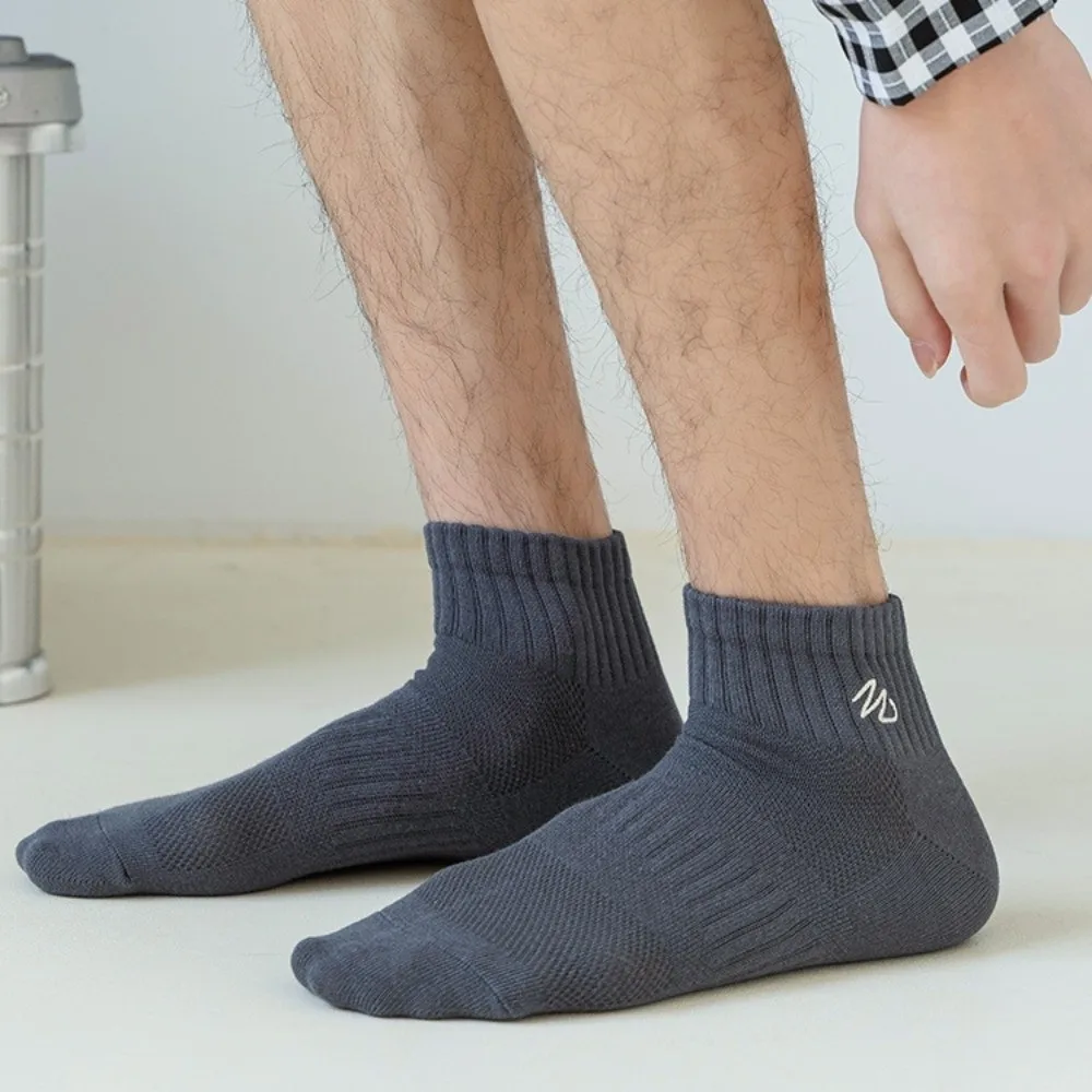 

7pairs Fashion Solid Color Boy Socks Short Tube EUR 37-44 Embroidery Socks Hosiery Breathable Men Socks Male