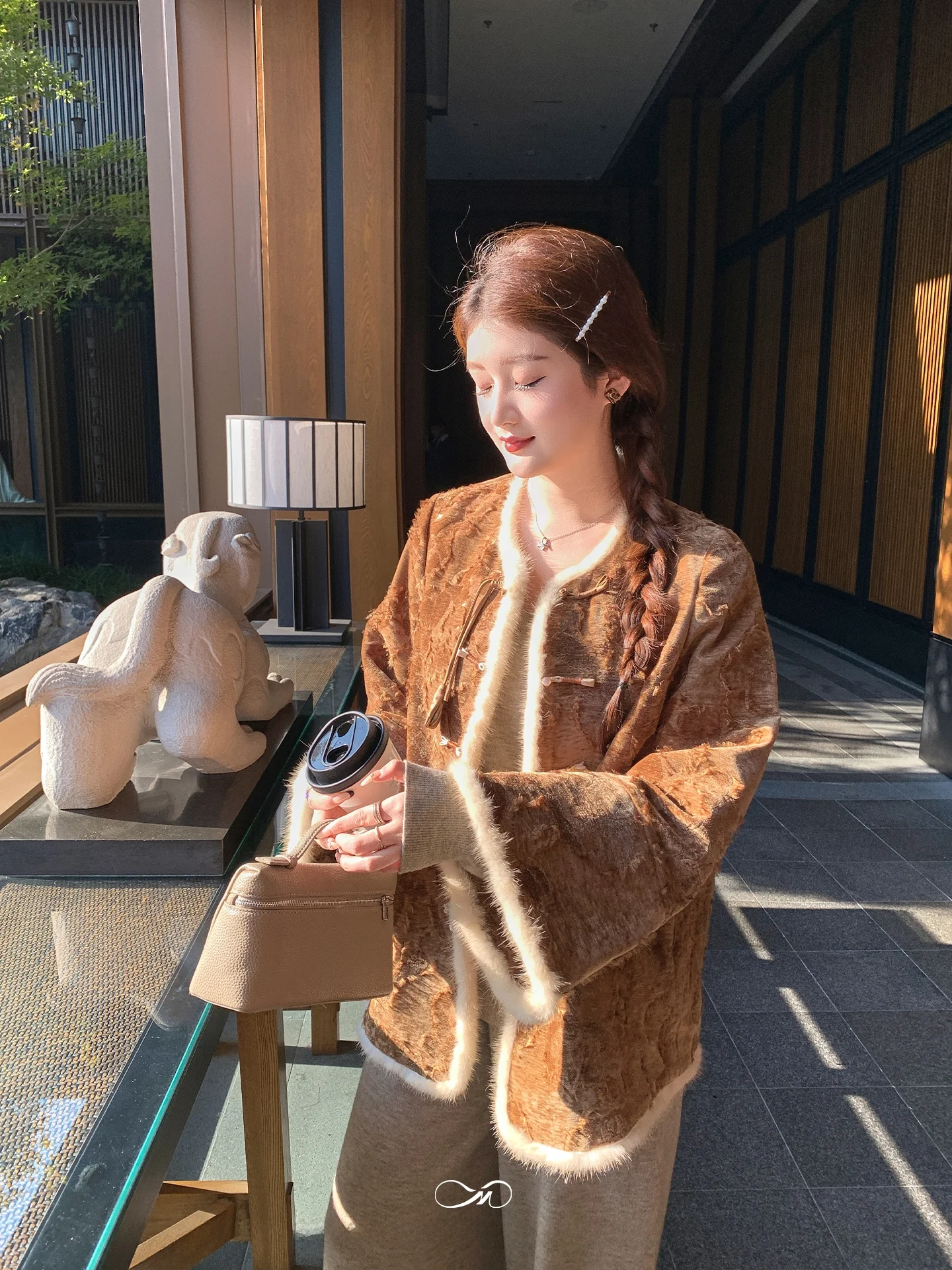 

Женское зимнее пальто большого размера с V-образным вырезом, отделкой из меха норки, свободного кроя, с эффектом стройности, на пуговицах, повседневная верхняя одежда, макси-размер