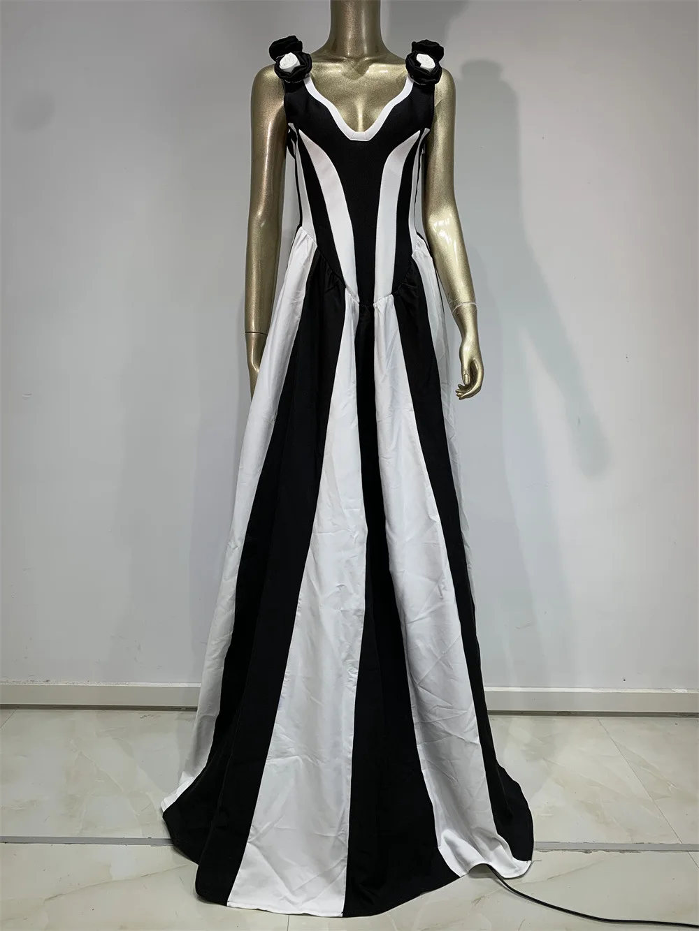

2025 New Sle Long V-Ne High Slit Gown Bla White Splicing Floor-Length Dr Cross-Border Hot S Cusizable Design