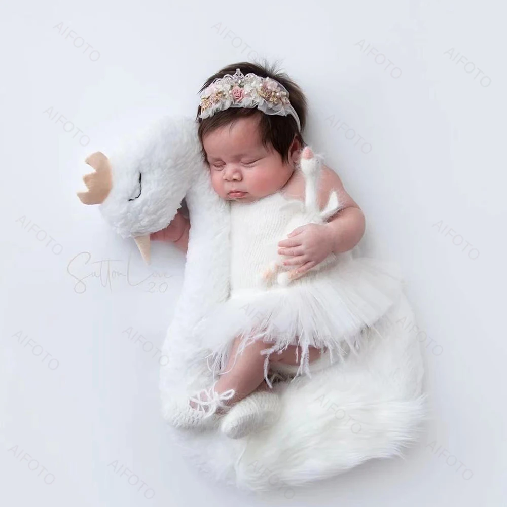 Newborn Photography Props Plush Animals Doll Swan Posing Pillow Cushion Baby Photoshoot Studio Accessories Babies Souvenirs Mat