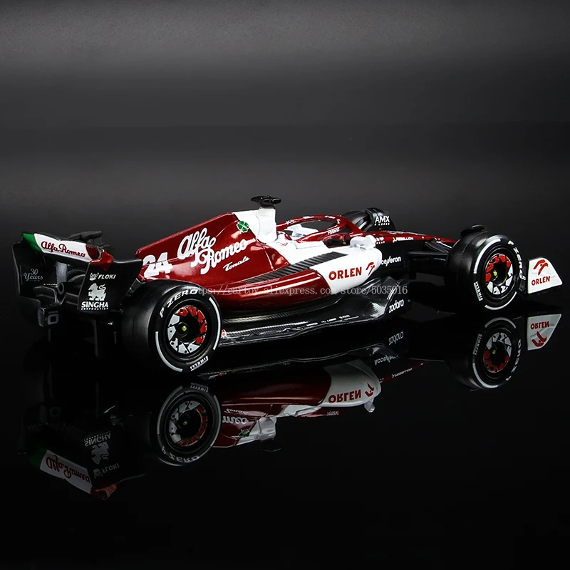 Модель автомобиля Bburago 1:43 2022 Alfa Romeo F1 Team Orlen C42 #77 vхарактерi Bottas #24 Zhou Guanyu, модель игрушечного автомобиля из сплава, модель литья под давлением