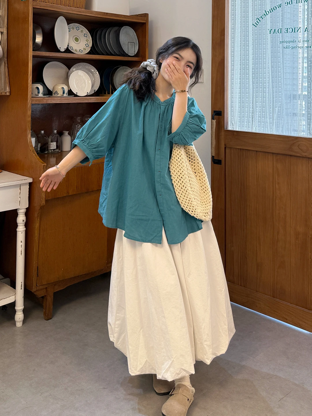 

Свободный комплект из двух предметов: рубашка с круглым вырезом и короткими рукавами и юбка-полусолнце с цветочным принтом для женщин больших размеров, летний повседневный стиль в корейском стиле.