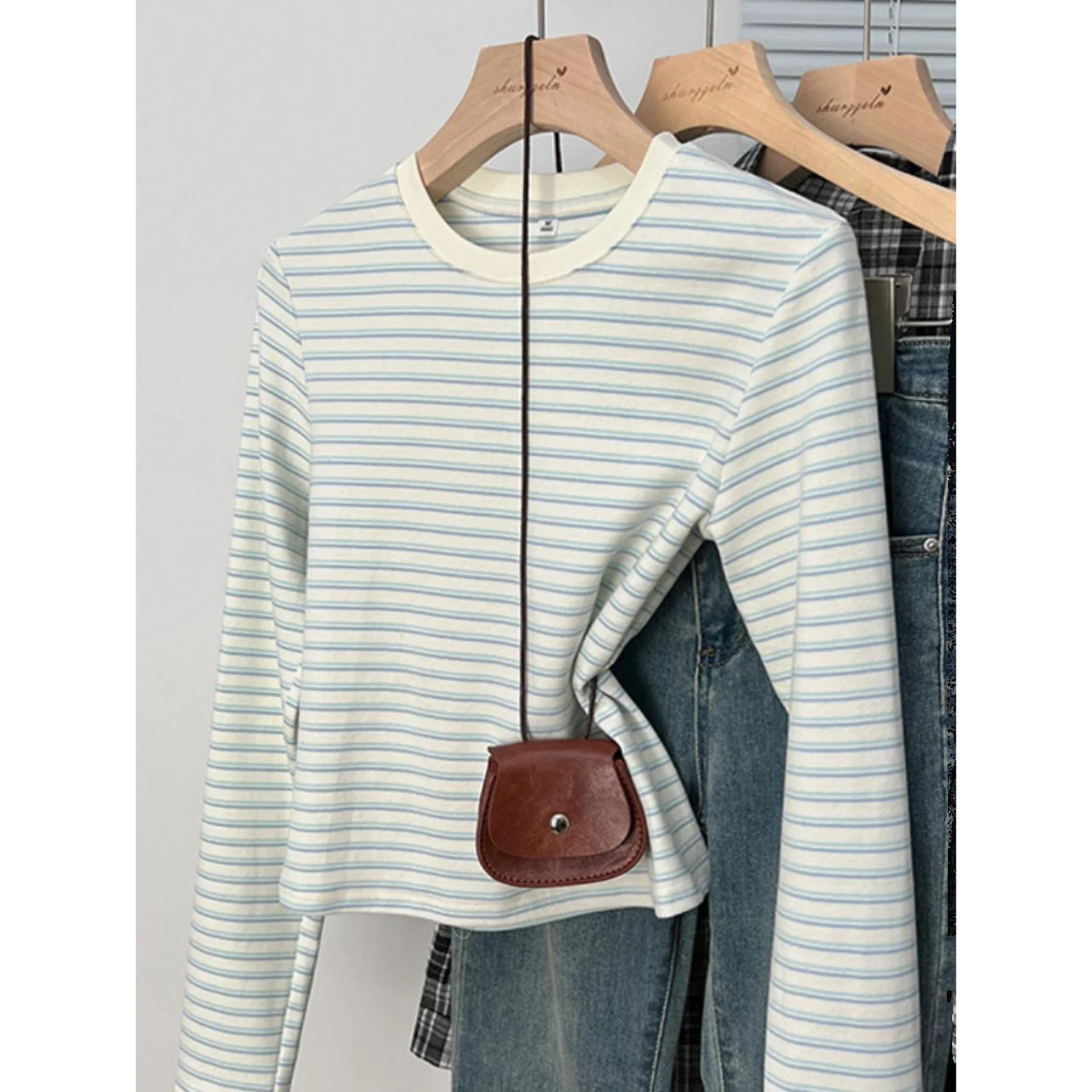 Blue White Striped Long Sleeved T-shirt Women Spring  Autumn 2025 College Style Round Neck Top French Style Loose Versatile Tee