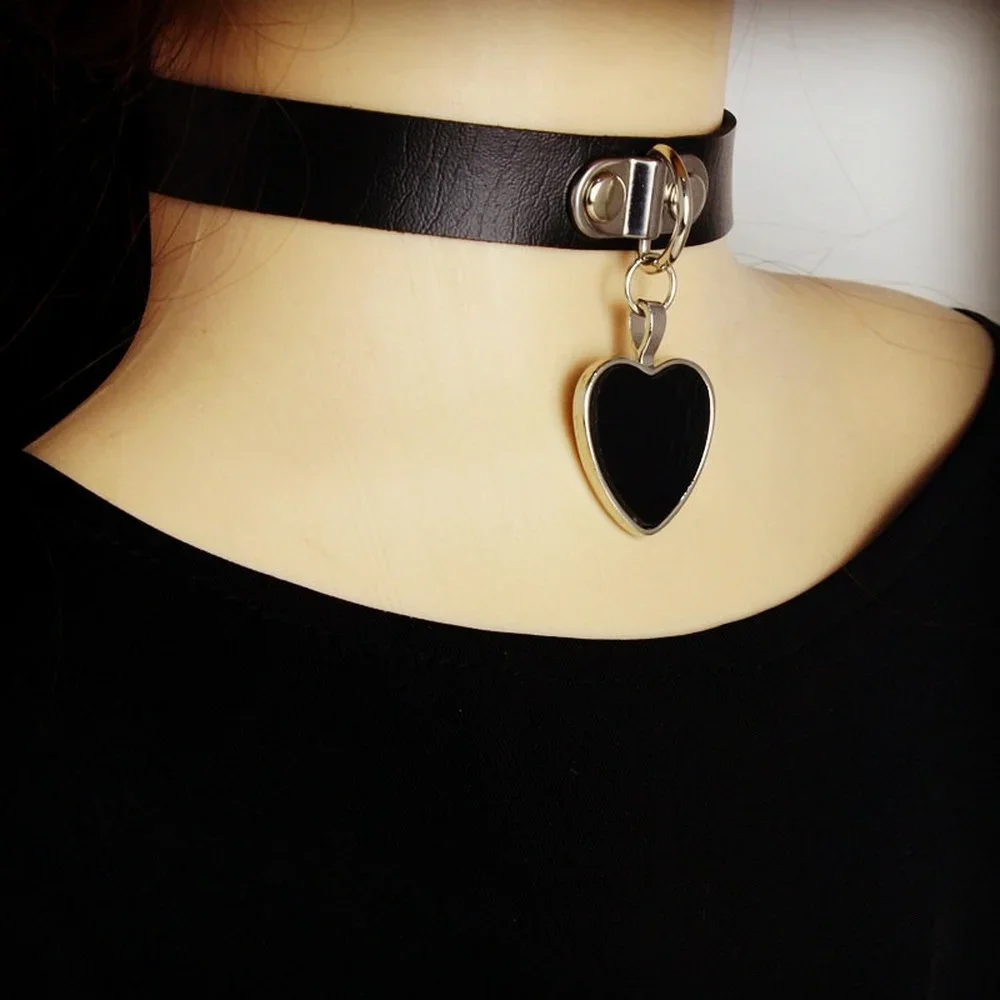 Vintage Sexy Gothic Collar Necklace Jewelry Gothic Leather Harajuku Punk Choker Necklace Heart Love Pendant for Women Gift