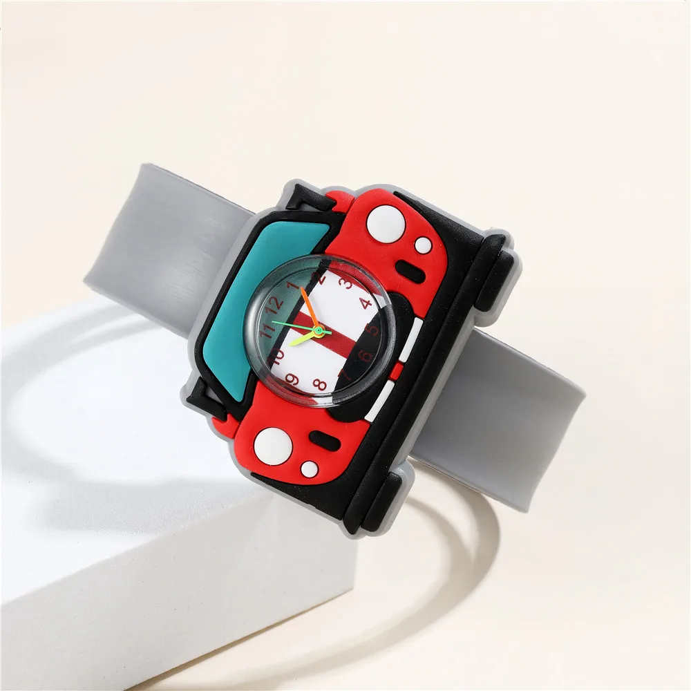 Leuke autostijl cartoon kinderhorloge jongens meisjes studenten kijken