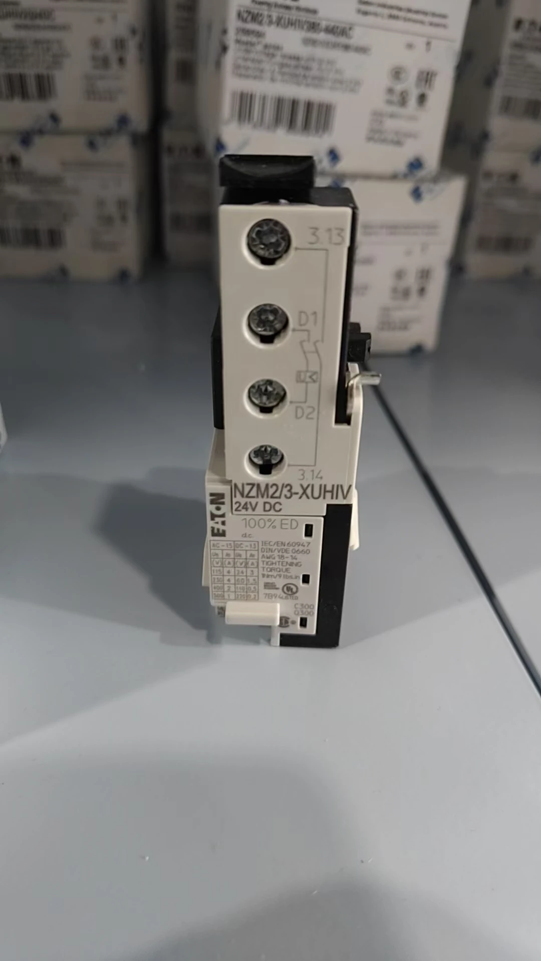 

NZM2/3-XUHIV 24V DC 259602 Undervoltage release, 24 V DC, +2early N/O NZM2/3-XUHIV24DC