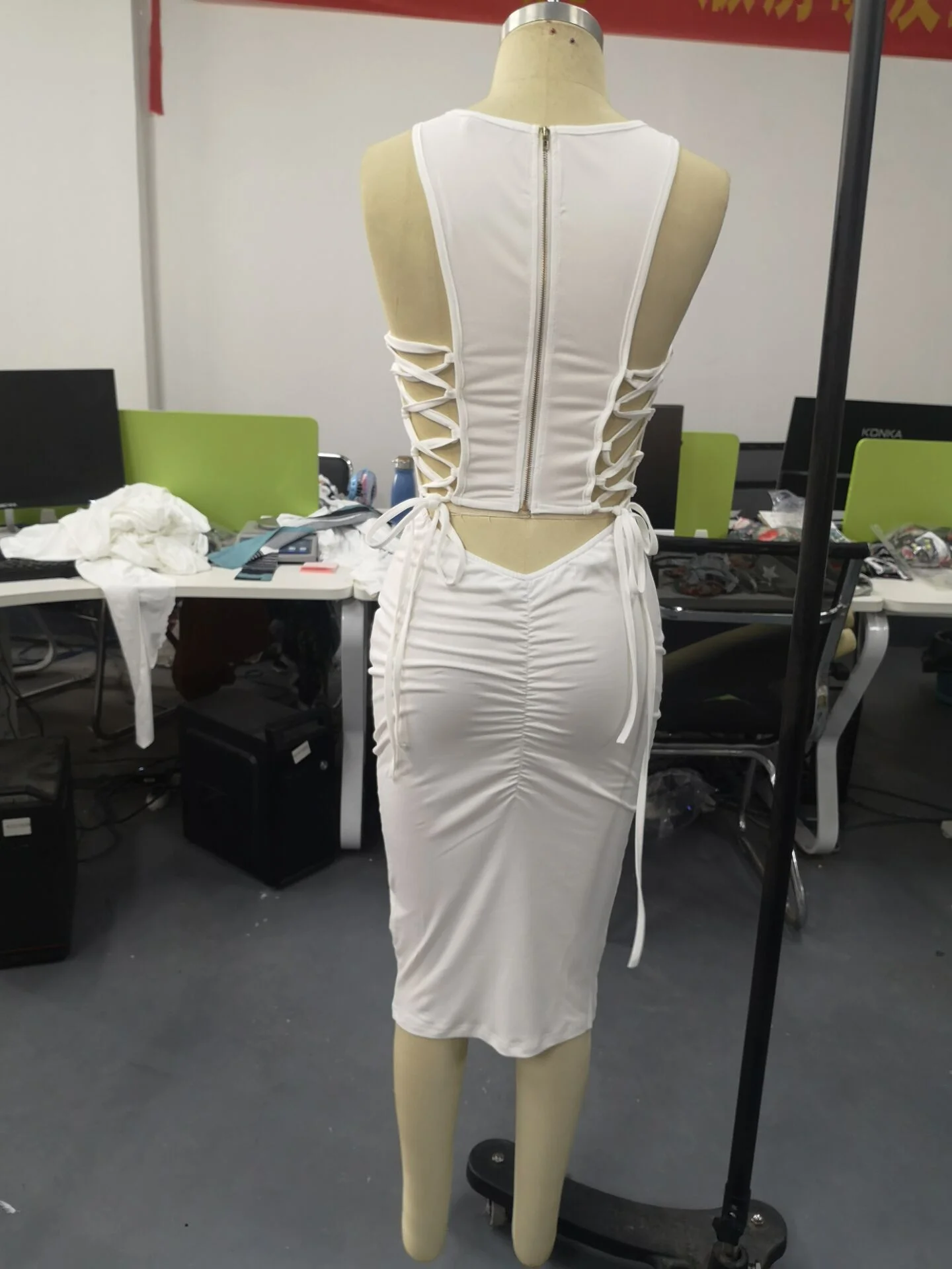 Mulheres sexy cortar vestido de renda 2023 verão senhoras moda feminina zíper design sem mangas midi bodycon vestidos de renda