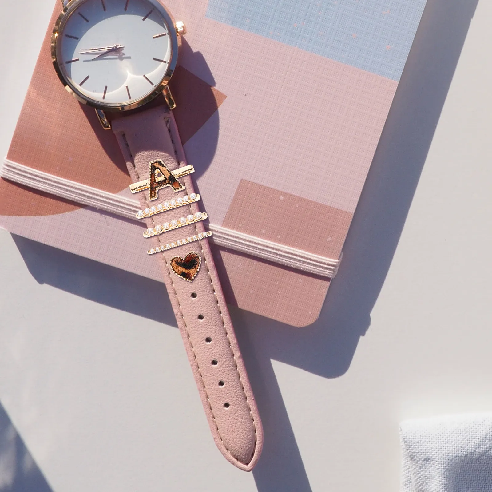 

Набор из 5 силиконовых шармов-букв для ремешков часов, элегантные декоративные кольца для ремешков 38 мм и 42 мм, регулируемые стильные аксессуары для украшений