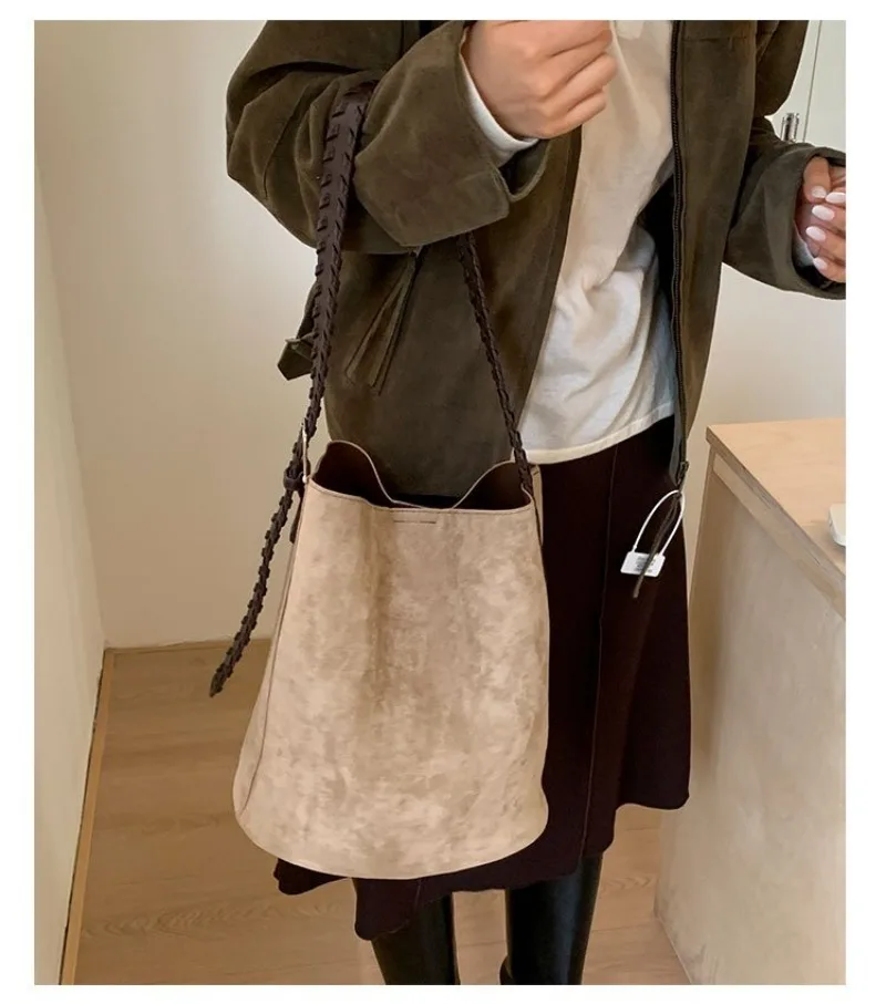 Mehrfarbige Wildleder-Schultertasche mit Verstellbarem Riemen, Lässiger Stil für Tägliches Einkaufen, Verabredungen, Pendeln und Kurzreisen – Detail 15