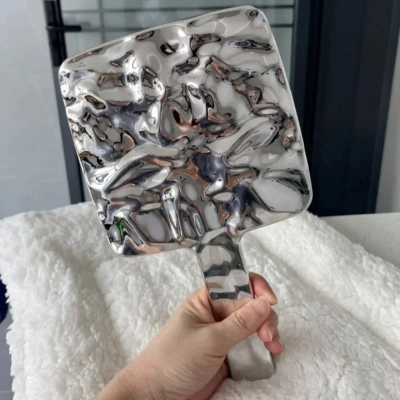 Quadratische Schminkspiegel mit Vintage-Griff, galvanisierte Textur in flüssiger Form, tragbarer kleiner Schminkspiegel für die Schönheitshand