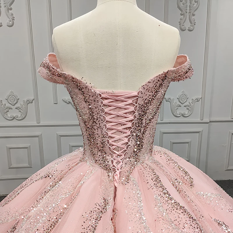 Avondjurken – robe de princesse élégante, épaules dénudées, paillettes, longueur au sol