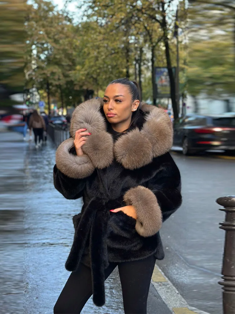 เสื้อโค้ทมีฮู้ดสไตล์วินเทจ แต่งขนเฟอร์เทียมแบบแพทช์เวิร์ค สำหรับผู้หญิง แขนยาว ผูกเชือก หนา อุ่น สำหรับฤดูหนาว 2025 สไตล์ลำลองแนวสตรีท