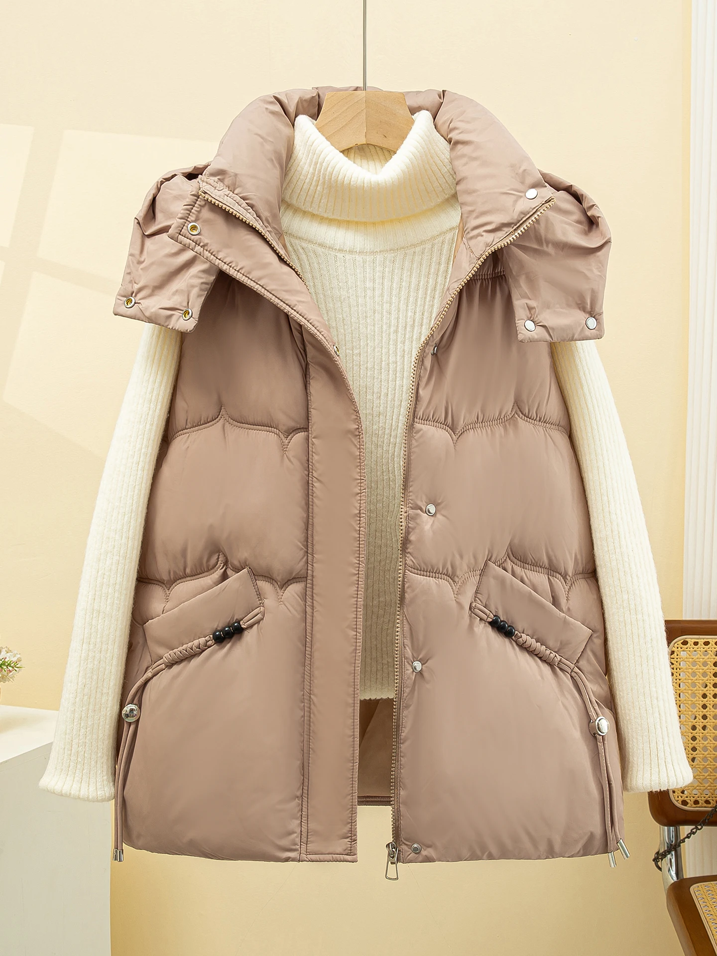 Dames donsvest van katoen of losvallende herfst-winter bovenkleding, modieus met capuchon, polyestervezel, ritssluiting