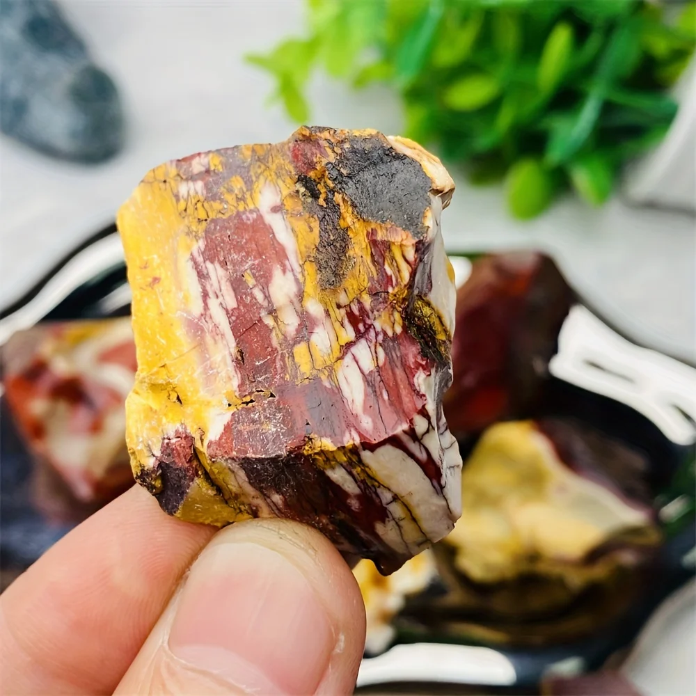 قطعة واحدة من حجر صفار كريستالي طبيعي ممتاز، رخامي أحمر وأصفر نابض بالحياة، مثالي لديكور المنزل ومشاريع الصياغة