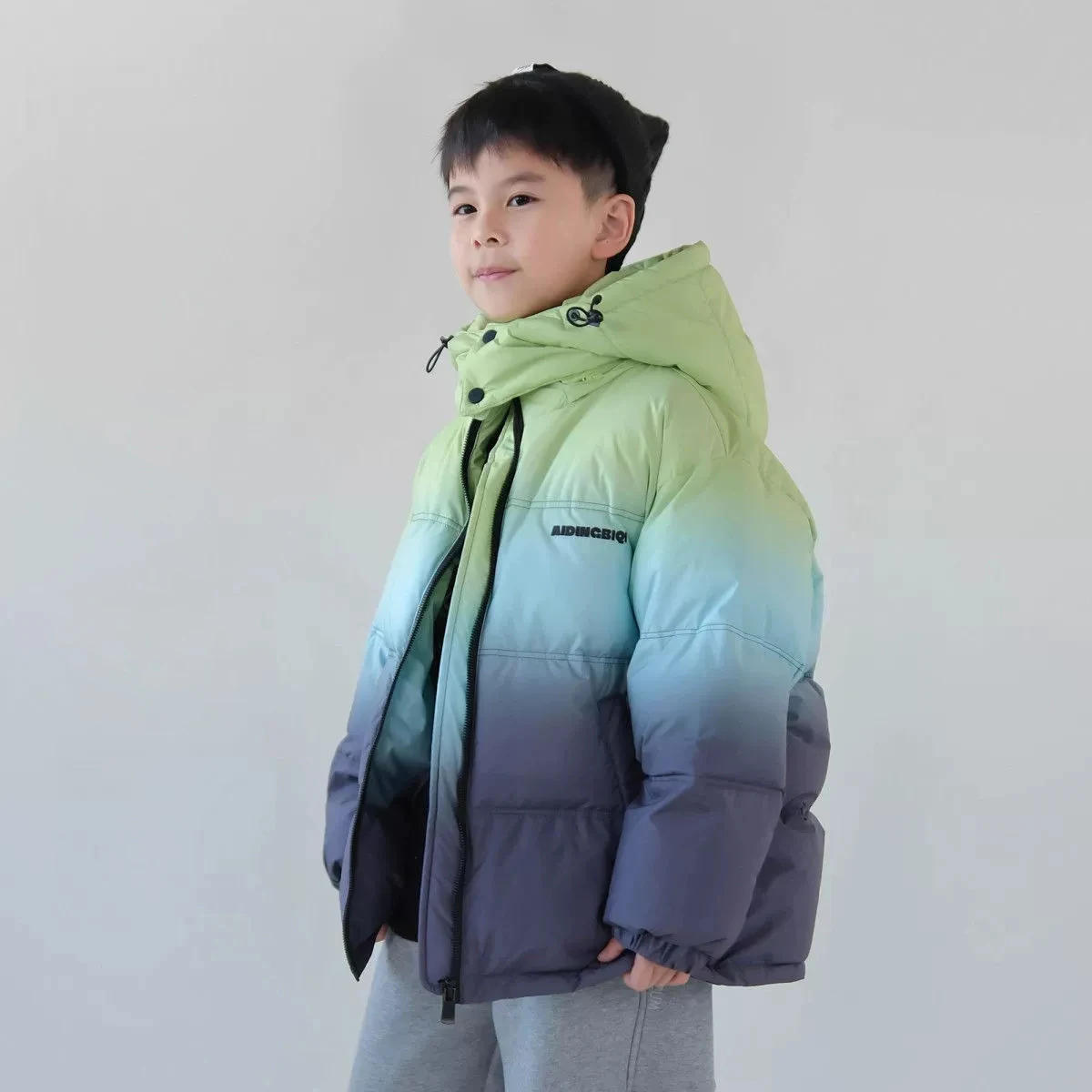 

2025 Winter Boys' Jacket Gradient Color Thickened Warm Casual Jacket Hooded Children's Cotton Clothes RM110