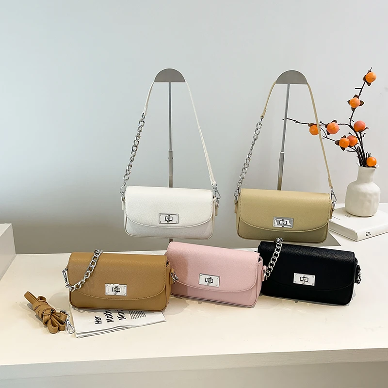 

Classic Designer Shoulder Bag - Water-Resistant Ladies Crossbody Purse With Golden Chain & Inner Compartments