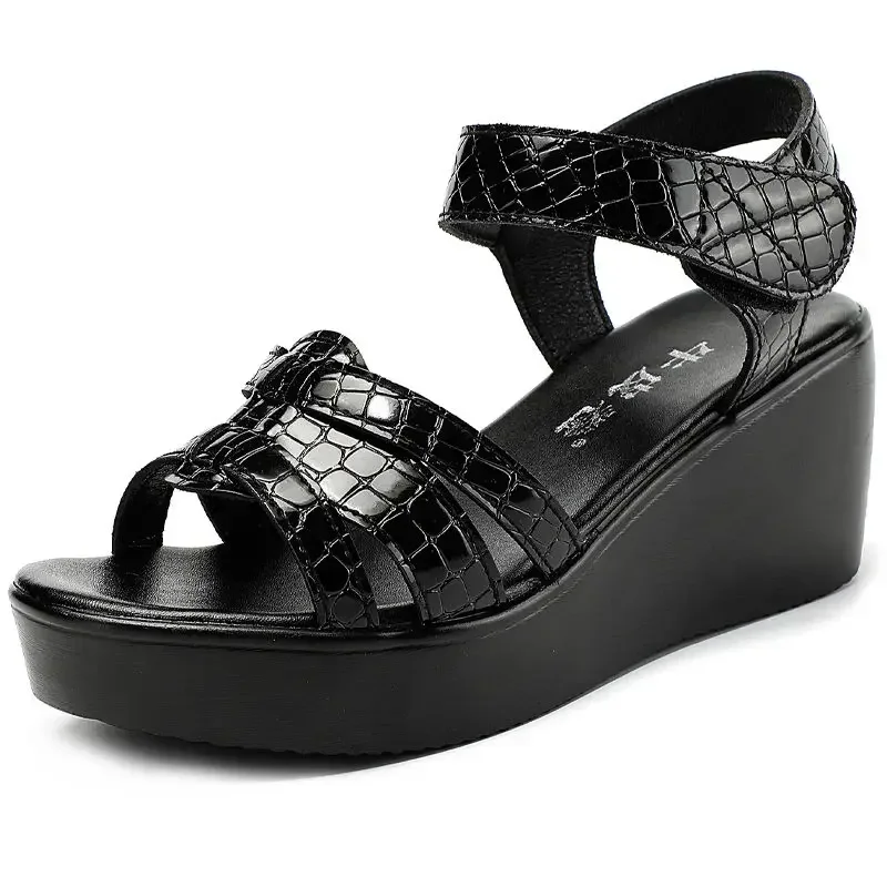 Small Size 32-43 Fashion Patent Leather Shoes Women's Platform Wedges Sandals 2026 Summer Med Heels Sandals Office Beach Mom