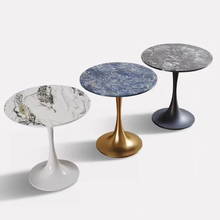 Table ronde en dalle de roche pour hôtel de luxe léger, style nordique moderne, pour réception et négociation, avec chaises, idéale pour balcon.