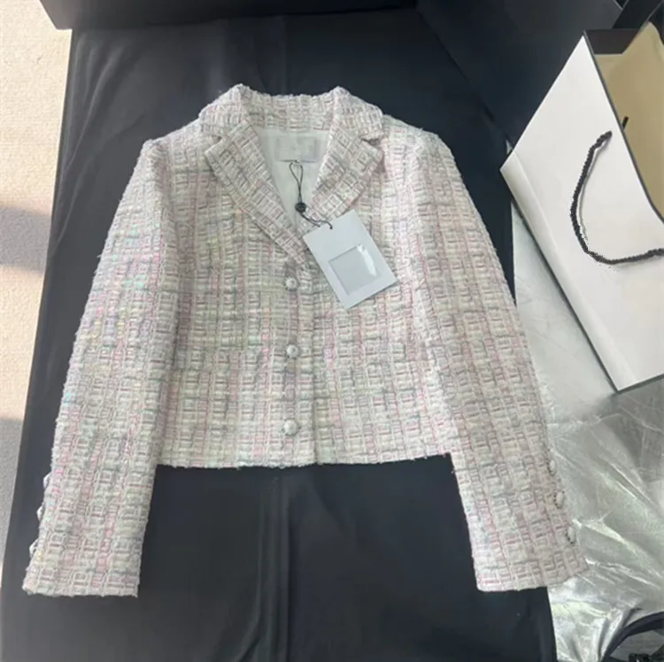 

Индивидуальный пошив женской одежды в европейском стиле: Новые зимние модели 2026 года – модный комплект: твидовое пальто с длинными рукавами и воротником-стойкой