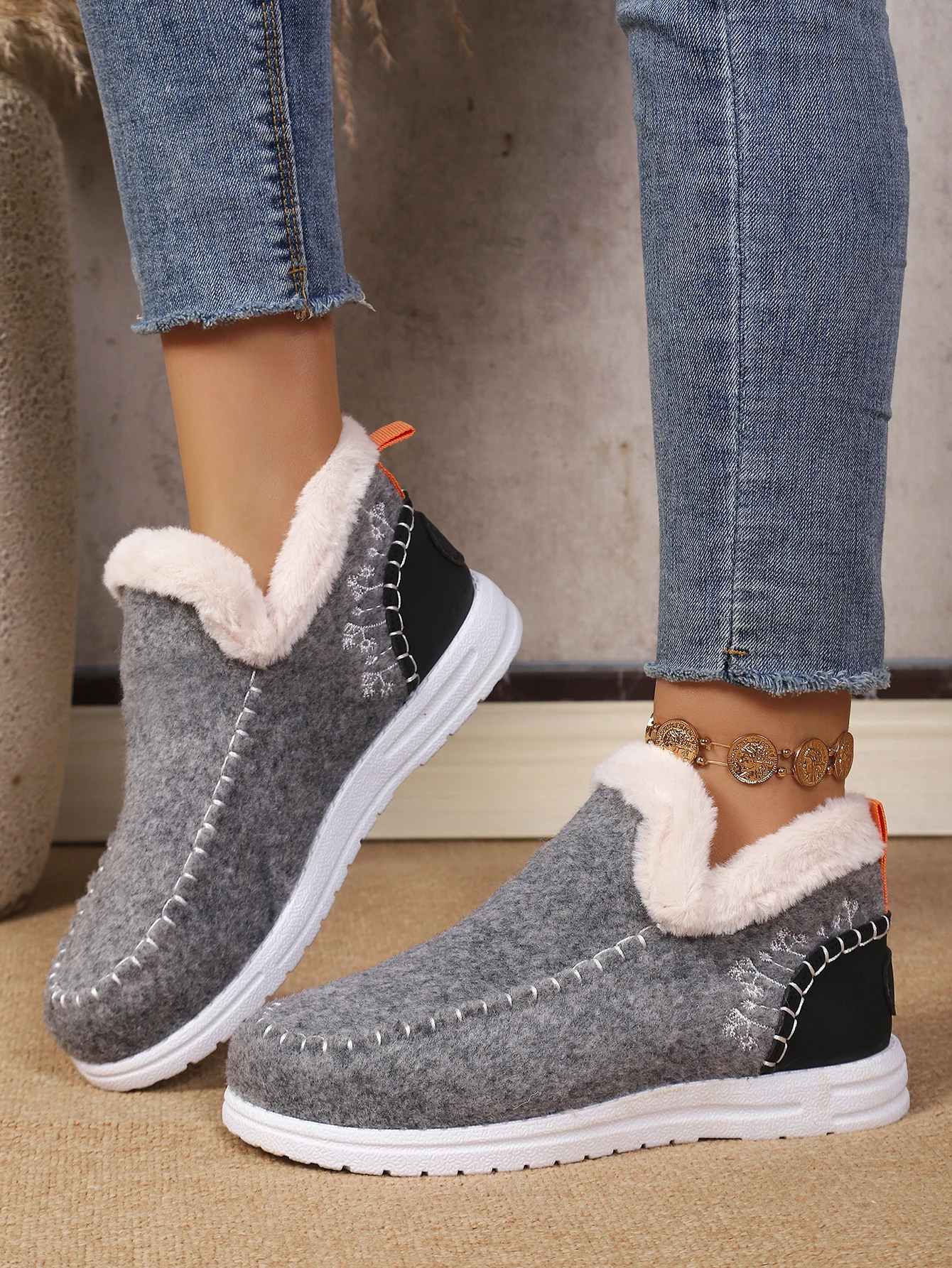 Damen Winter Slip-On Stiefeletten mit Flauschigem Kragen, Weichem Filz, Warmem Fleecefutter, Flach, Rutschfest, Leicht, für den Alltag, Schneestiefel – Detail 20