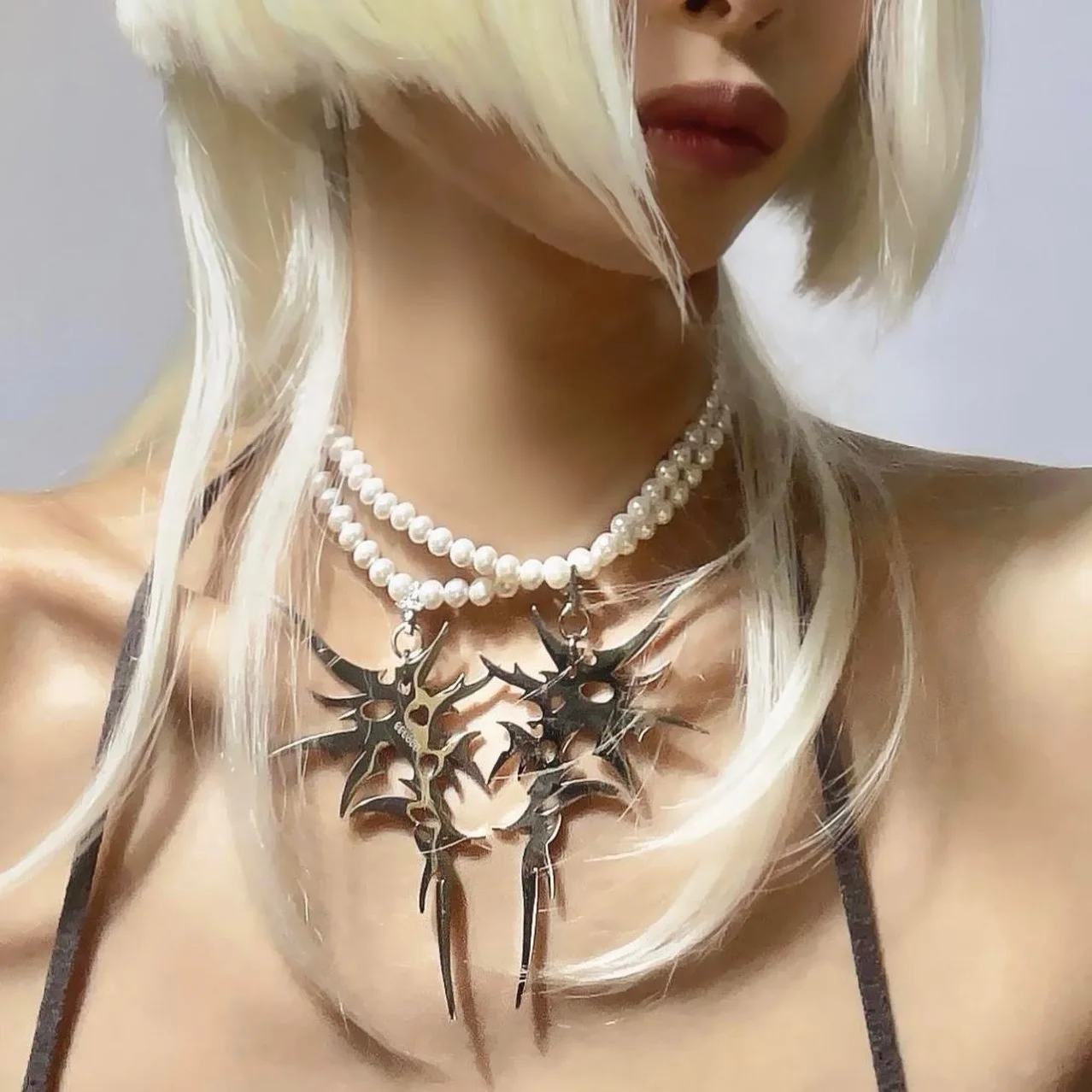Akcesoria Grunge Nieregularny naszyjnik z literą Biżuteria punkowa Naszyjniki z cierniami dla kobiet Goth Choker Koreańskie modne łańcuchy