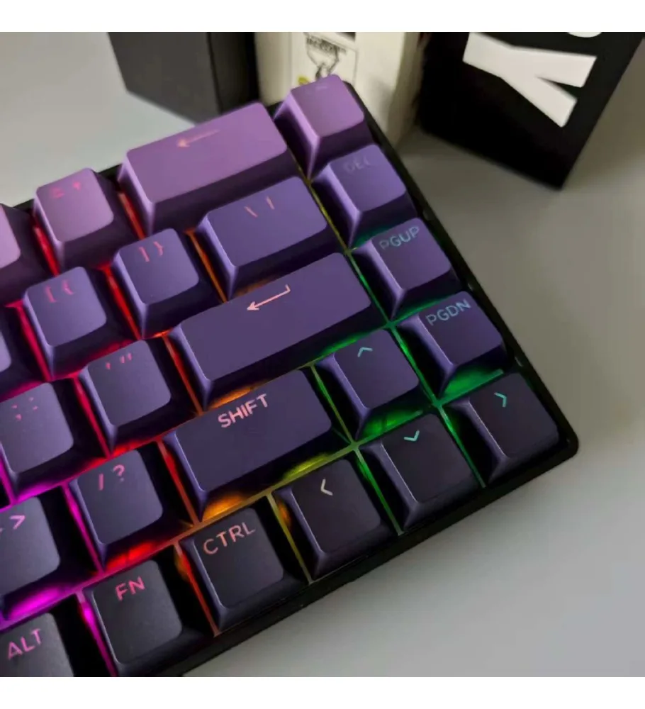 Gradual change purple mechanical keyboard keycap is engraved with light, gradual change adaptation 68 keys 87 keys 108 keys