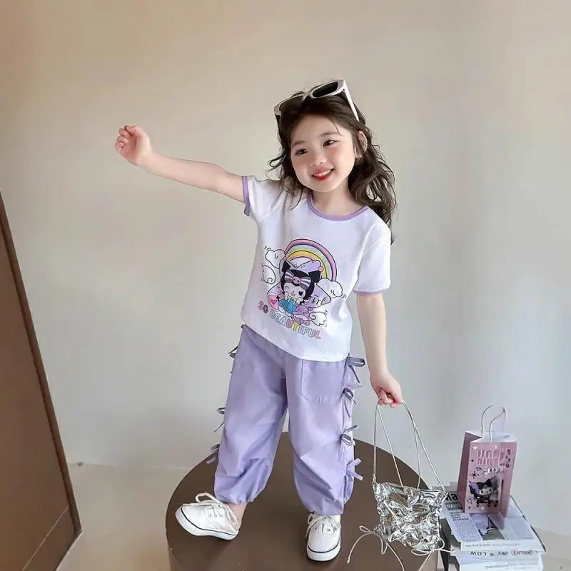 

Детская футболка Sanrio с героями мультфильмов, комплект брюк Kuromi для девочек, каваи, штаны-карго с короткими рукавами и бантом, простая модная летняя одежда, жарка