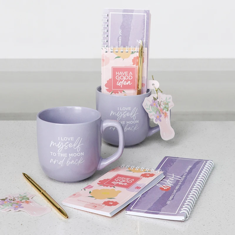 

Фиолетовая керамическая кружка на 12 унций с блокнотом и набором ручек. Идея подарка на День памяти, идеально подходящая для женского использования на день рождения и офис.
