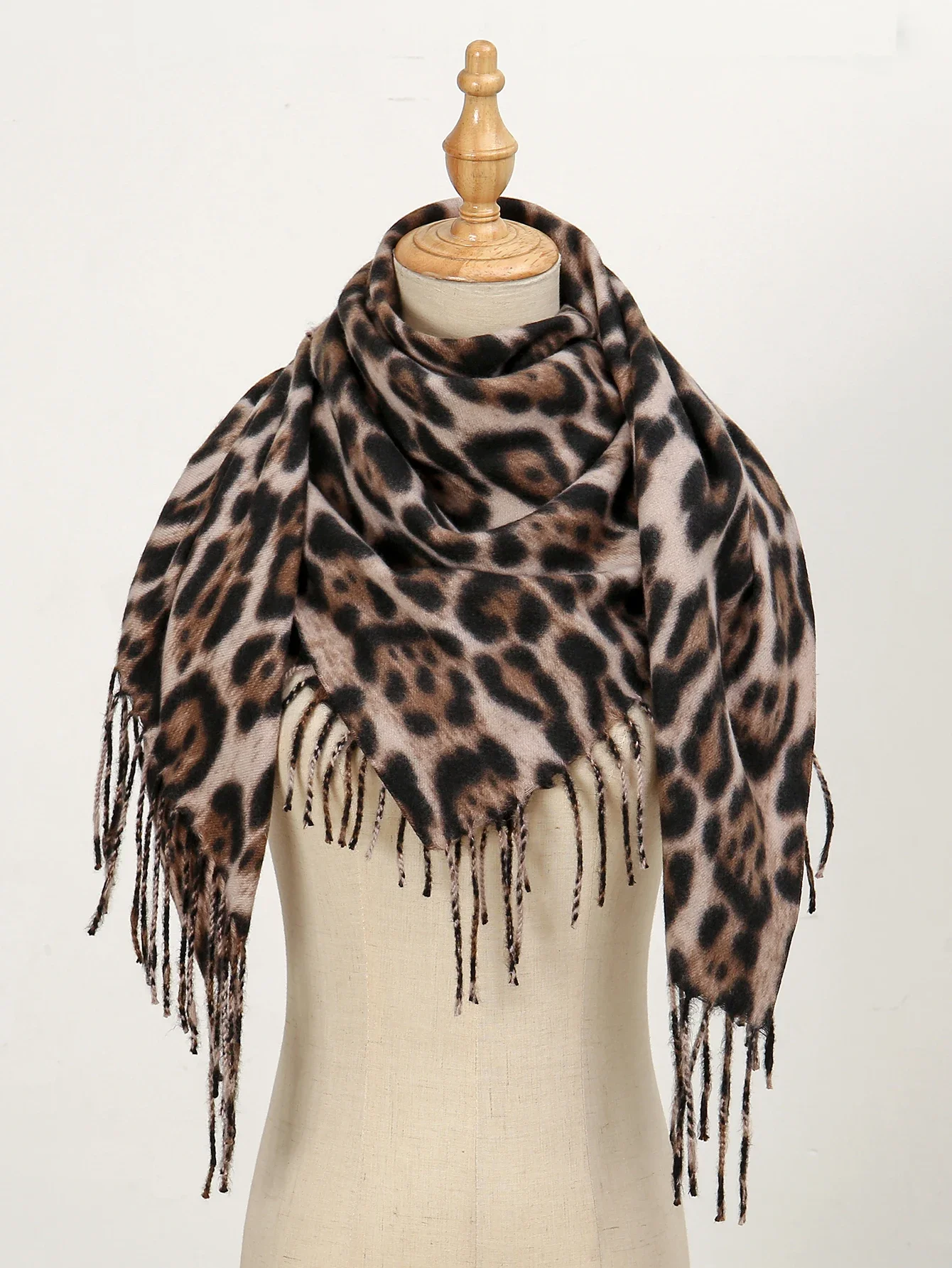 100*100cm Square Scarf in Winter Thick Pashmina Shawl with Tessles Fashion Leopard Print Foulard Stoles Muslim Female's Muffler