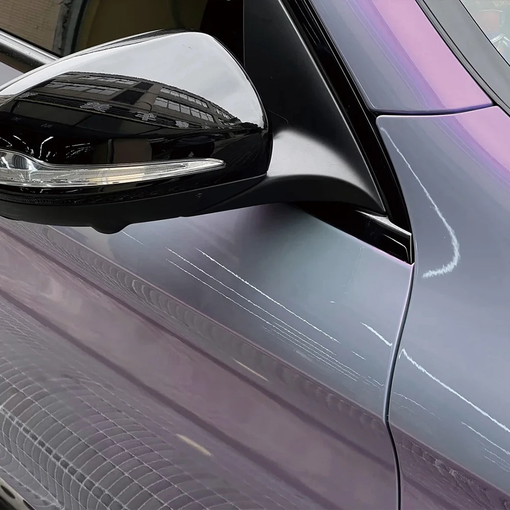 Film de covering automobile en vinyle PET brillant violet splendide, autocollant PVC pour changement de couleur de carrosserie, film décoratif sans bulles d'air